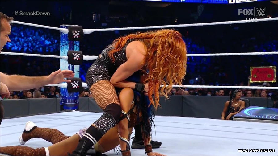WWE_Supersized_SmackDown_2021_10_15_720p_HDTV_x264-NWCHD_mp4_005609681.jpg