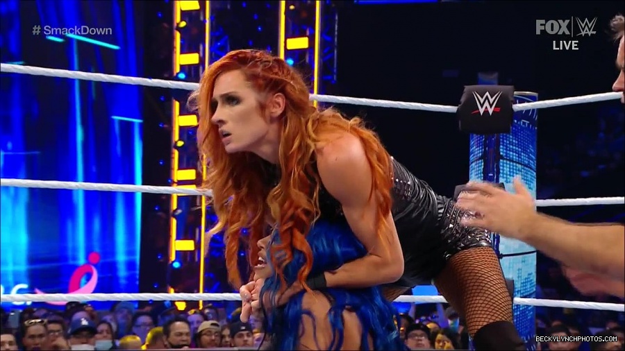 WWE_Supersized_SmackDown_2021_10_15_720p_HDTV_x264-NWCHD_mp4_005617489.jpg