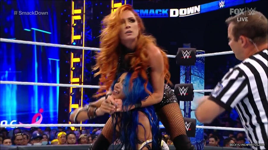 WWE_Supersized_SmackDown_2021_10_15_720p_HDTV_x264-NWCHD_mp4_005620492.jpg
