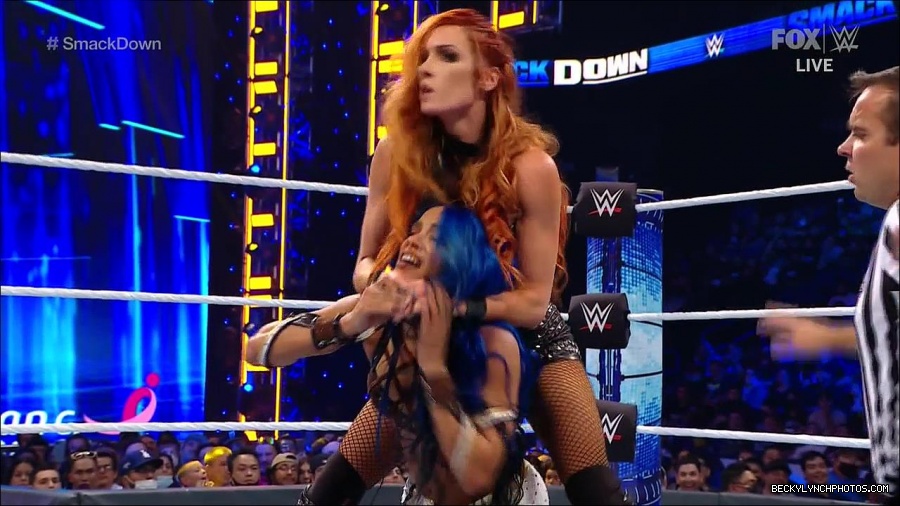 WWE_Supersized_SmackDown_2021_10_15_720p_HDTV_x264-NWCHD_mp4_005621093.jpg