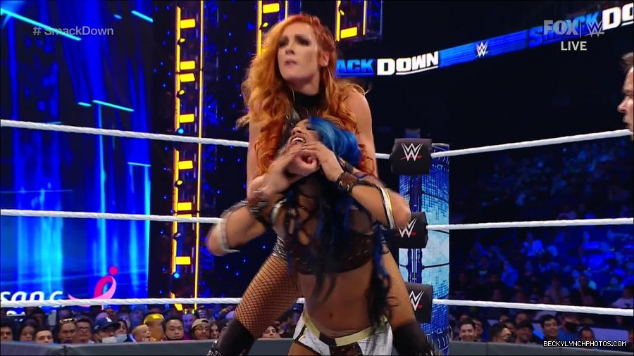 WWE_Supersized_SmackDown_2021_10_15_720p_HDTV_x264-NWCHD_mp4_005621693.jpg