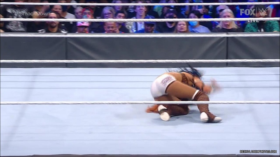 WWE_Supersized_SmackDown_2021_10_15_720p_HDTV_x264-NWCHD_mp4_005636708.jpg