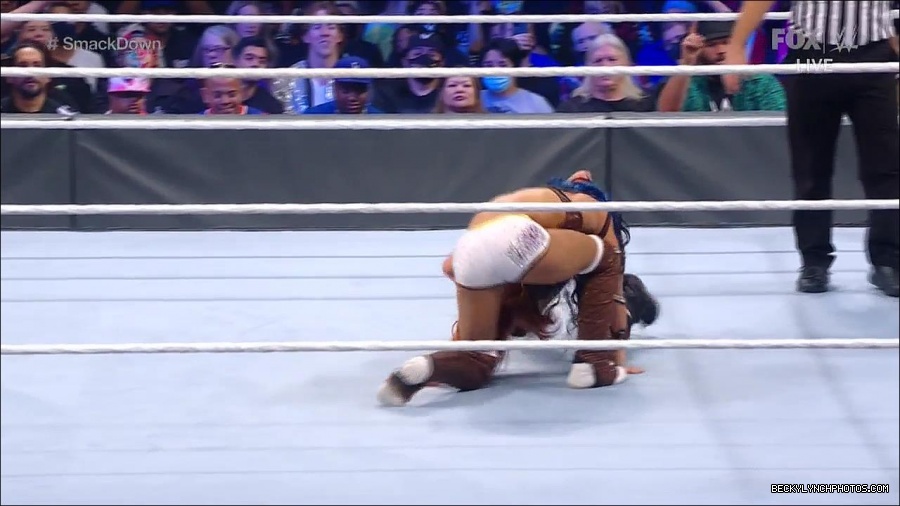 WWE_Supersized_SmackDown_2021_10_15_720p_HDTV_x264-NWCHD_mp4_005637309.jpg