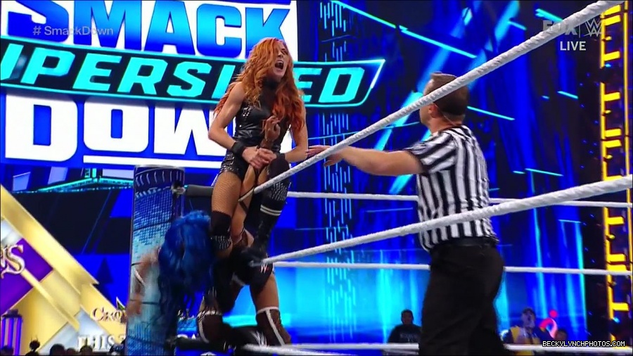 WWE_Supersized_SmackDown_2021_10_15_720p_HDTV_x264-NWCHD_mp4_005675147.jpg