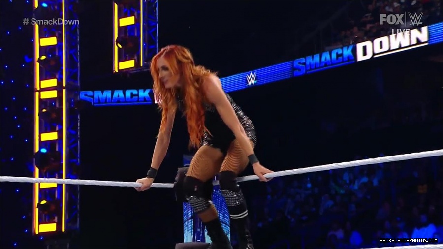WWE_Supersized_SmackDown_2021_10_15_720p_HDTV_x264-NWCHD_mp4_005690762.jpg