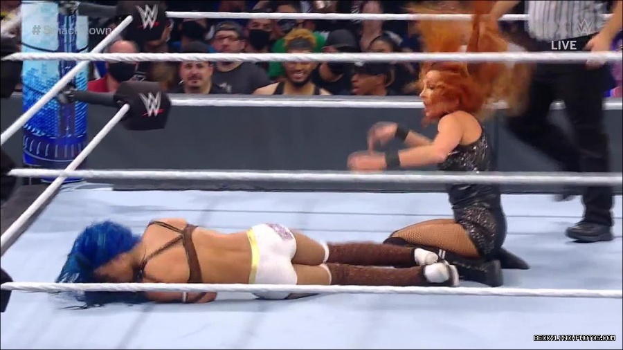 WWE_Supersized_SmackDown_2021_10_15_720p_HDTV_x264-NWCHD_mp4_005694366.jpg