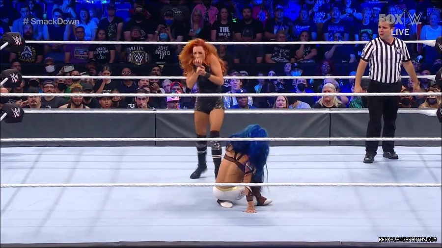 WWE_Supersized_SmackDown_2021_10_15_720p_HDTV_x264-NWCHD_mp4_005742547.jpg