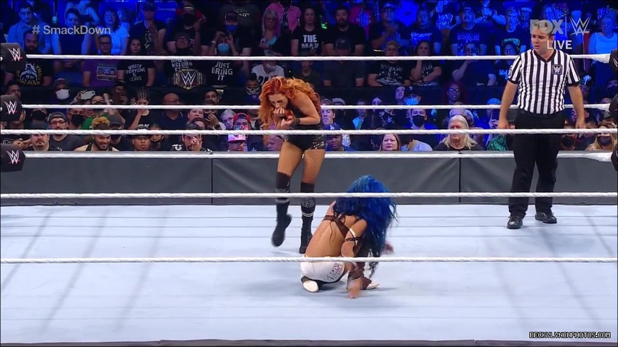 WWE_Supersized_SmackDown_2021_10_15_720p_HDTV_x264-NWCHD_mp4_005743148.jpg