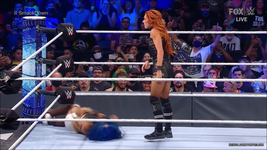WWE_Supersized_SmackDown_2021_10_15_720p_HDTV_x264-NWCHD_mp4_005767772.jpg