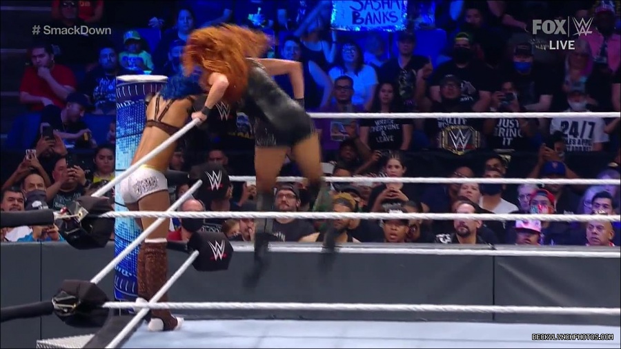 WWE_Supersized_SmackDown_2021_10_15_720p_HDTV_x264-NWCHD_mp4_005782787.jpg