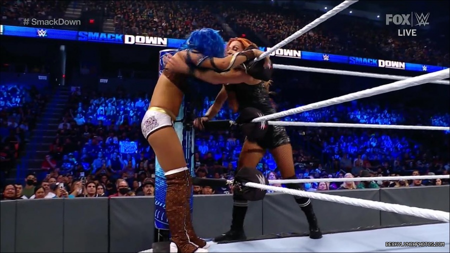 WWE_Supersized_SmackDown_2021_10_15_720p_HDTV_x264-NWCHD_mp4_005784589.jpg