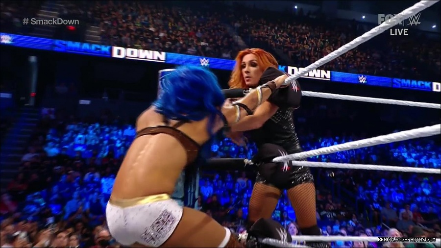WWE_Supersized_SmackDown_2021_10_15_720p_HDTV_x264-NWCHD_mp4_005786391.jpg