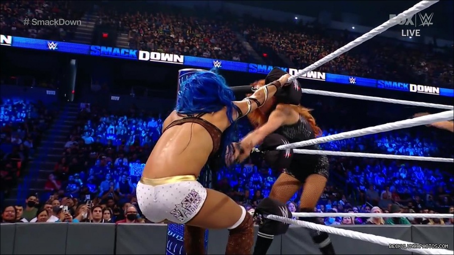 WWE_Supersized_SmackDown_2021_10_15_720p_HDTV_x264-NWCHD_mp4_005786992.jpg