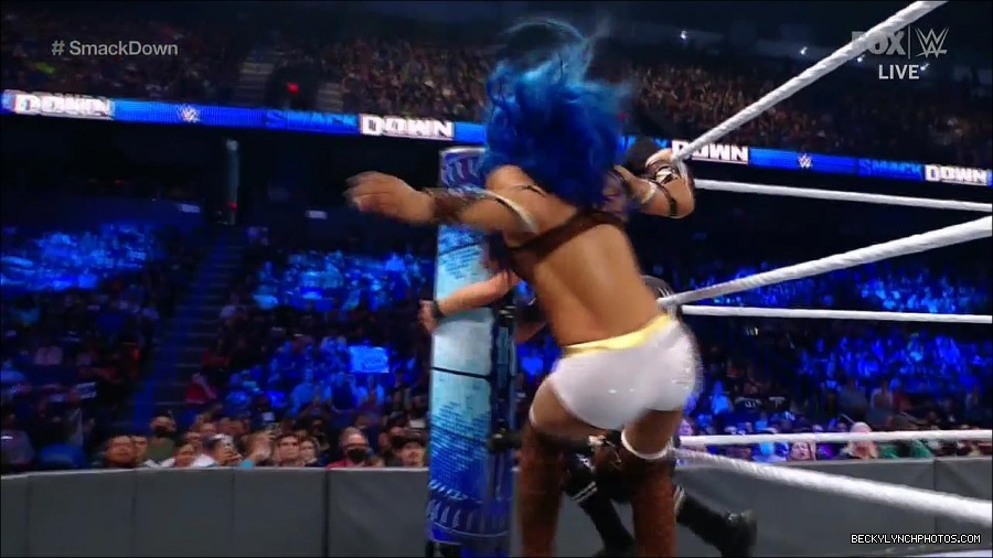 WWE_Supersized_SmackDown_2021_10_15_720p_HDTV_x264-NWCHD_mp4_005789394.jpg