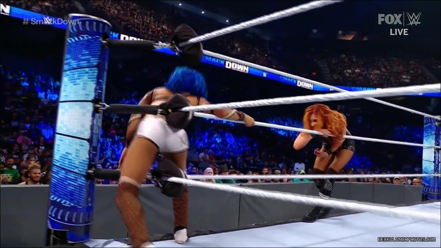 WWE_Supersized_SmackDown_2021_10_15_720p_HDTV_x264-NWCHD_mp4_005795400.jpg