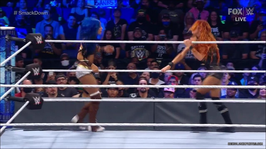 WWE_Supersized_SmackDown_2021_10_15_720p_HDTV_x264-NWCHD_mp4_005796601.jpg