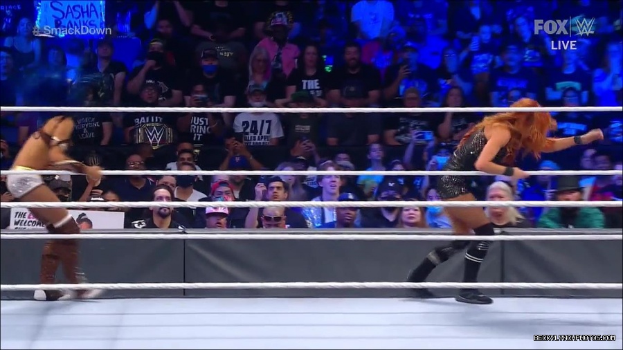 WWE_Supersized_SmackDown_2021_10_15_720p_HDTV_x264-NWCHD_mp4_005799604.jpg