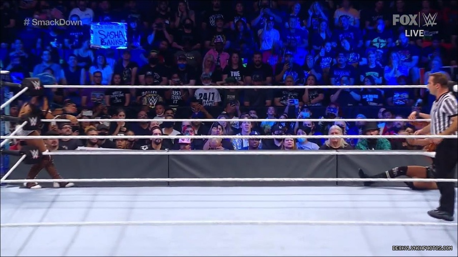 WWE_Supersized_SmackDown_2021_10_15_720p_HDTV_x264-NWCHD_mp4_005800805.jpg