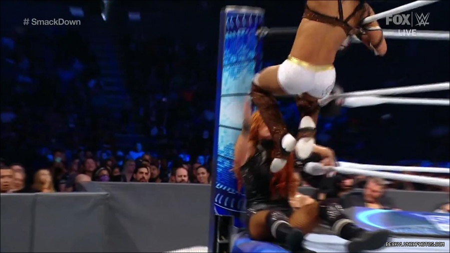 WWE_Supersized_SmackDown_2021_10_15_720p_HDTV_x264-NWCHD_mp4_005802607.jpg
