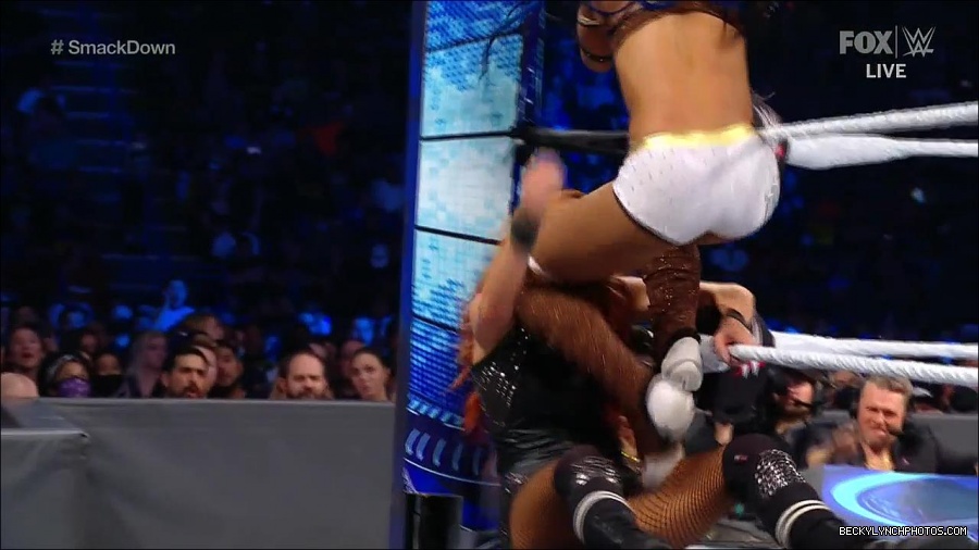 WWE_Supersized_SmackDown_2021_10_15_720p_HDTV_x264-NWCHD_mp4_005803208.jpg