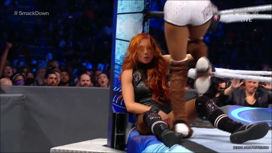 WWE_Supersized_SmackDown_2021_10_15_720p_HDTV_x264-NWCHD_mp4_005803808.jpg