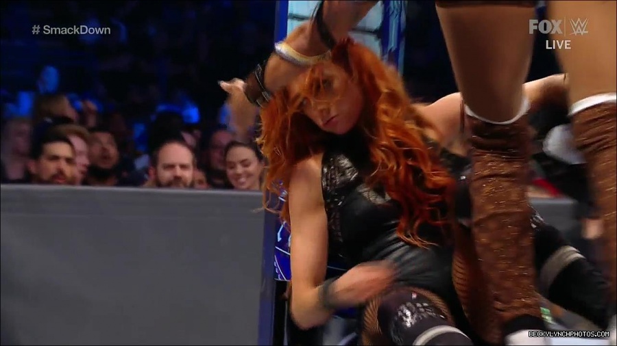 WWE_Supersized_SmackDown_2021_10_15_720p_HDTV_x264-NWCHD_mp4_005804409.jpg
