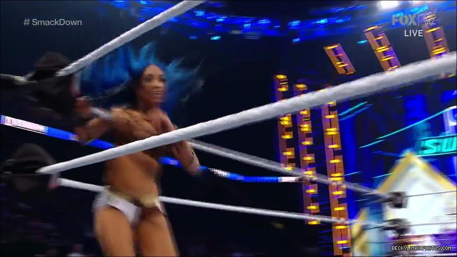 WWE_Supersized_SmackDown_2021_10_15_720p_HDTV_x264-NWCHD_mp4_005810415.jpg