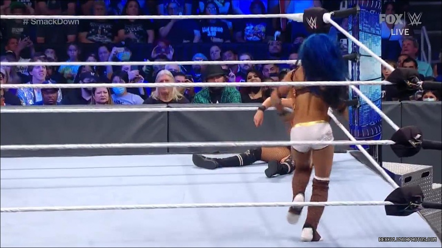 WWE_Supersized_SmackDown_2021_10_15_720p_HDTV_x264-NWCHD_mp4_005811016.jpg