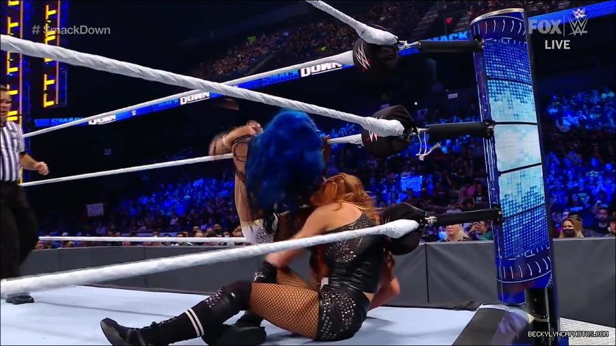 WWE_Supersized_SmackDown_2021_10_15_720p_HDTV_x264-NWCHD_mp4_005814019.jpg