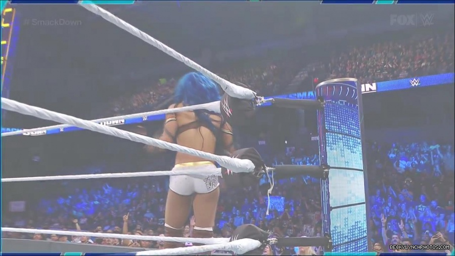 WWE_Supersized_SmackDown_2021_10_15_720p_HDTV_x264-NWCHD_mp4_005817622.jpg