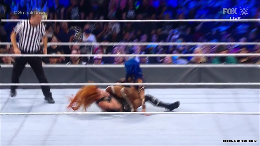 WWE_Supersized_SmackDown_2021_10_15_720p_HDTV_x264-NWCHD_mp4_005826031.jpg