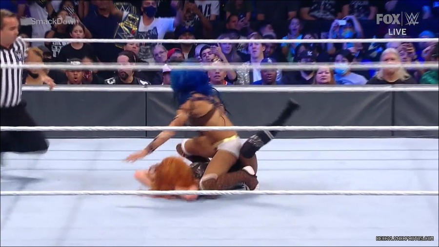WWE_Supersized_SmackDown_2021_10_15_720p_HDTV_x264-NWCHD_mp4_005826631.jpg