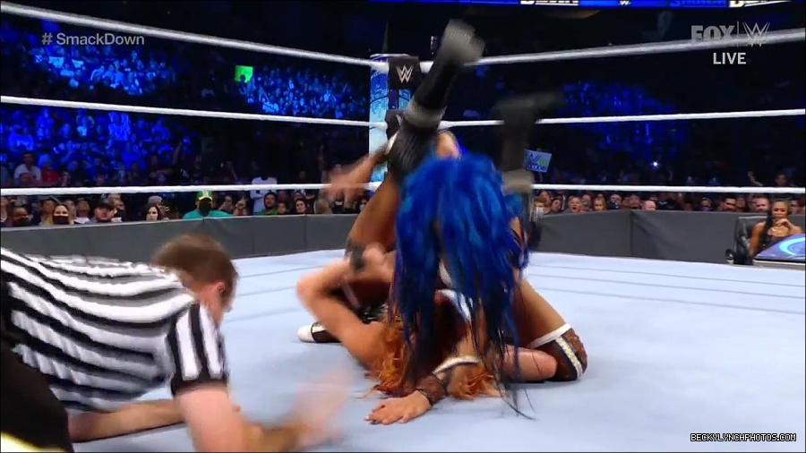 WWE_Supersized_SmackDown_2021_10_15_720p_HDTV_x264-NWCHD_mp4_005828433.jpg