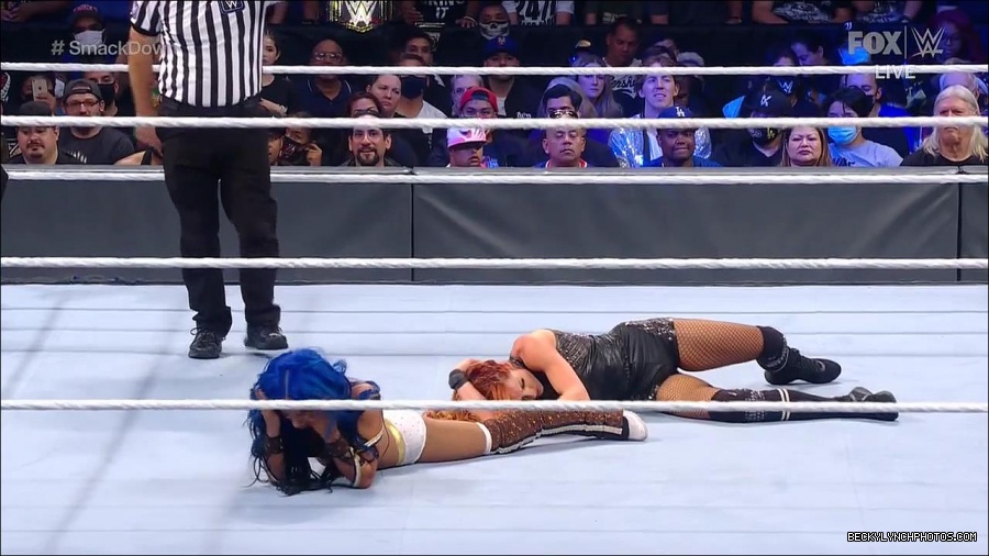 WWE_Supersized_SmackDown_2021_10_15_720p_HDTV_x264-NWCHD_mp4_005834439.jpg