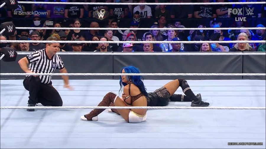 WWE_Supersized_SmackDown_2021_10_15_720p_HDTV_x264-NWCHD_mp4_005848853.jpg