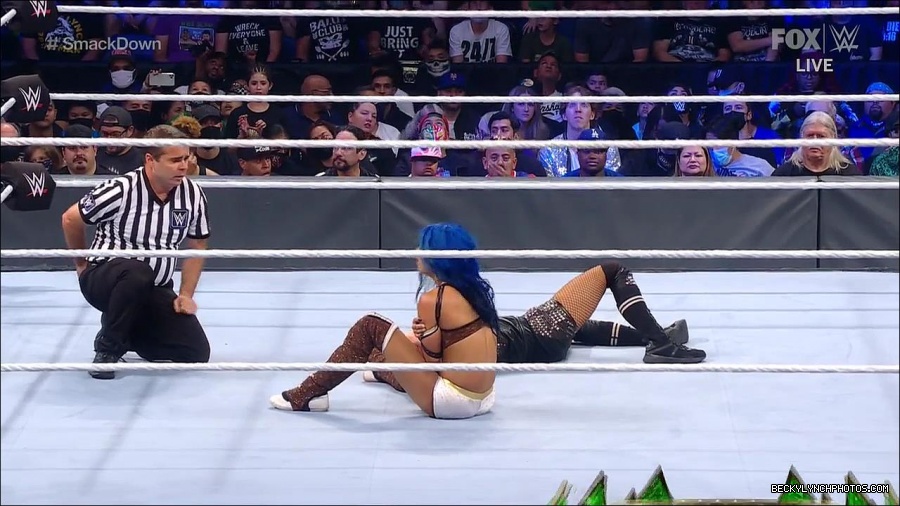 WWE_Supersized_SmackDown_2021_10_15_720p_HDTV_x264-NWCHD_mp4_005850055.jpg