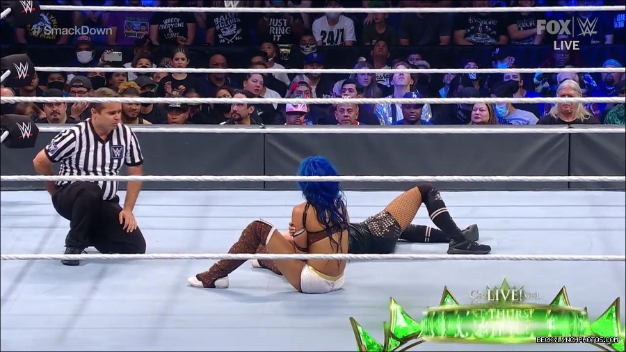 WWE_Supersized_SmackDown_2021_10_15_720p_HDTV_x264-NWCHD_mp4_005850655.jpg