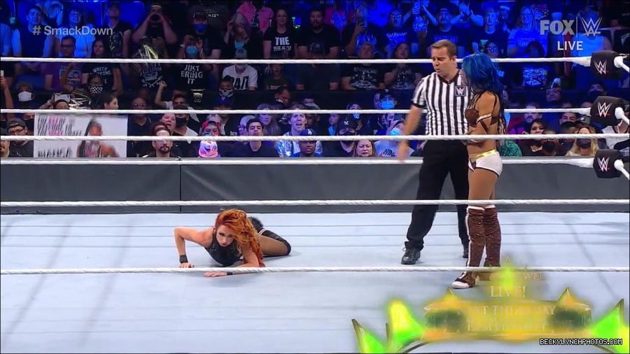 WWE_Supersized_SmackDown_2021_10_15_720p_HDTV_x264-NWCHD_mp4_005858463.jpg