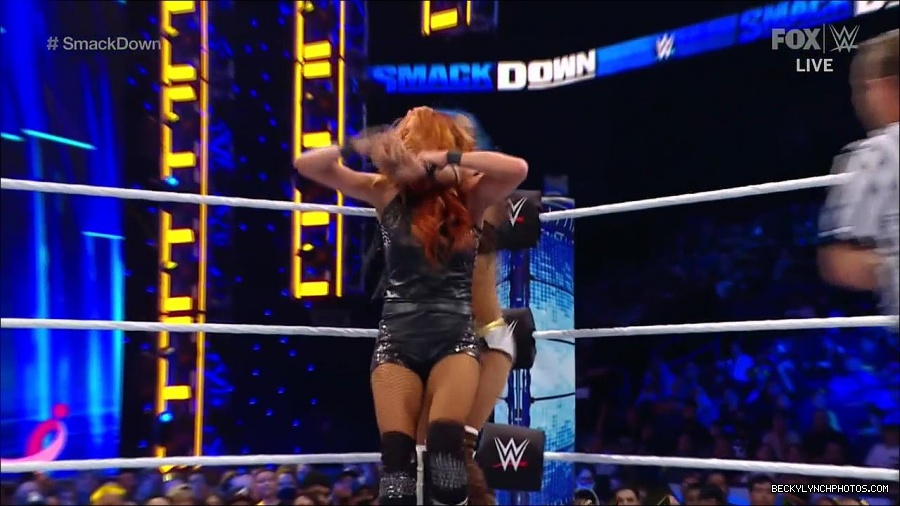 WWE_Supersized_SmackDown_2021_10_15_720p_HDTV_x264-NWCHD_mp4_005866871.jpg