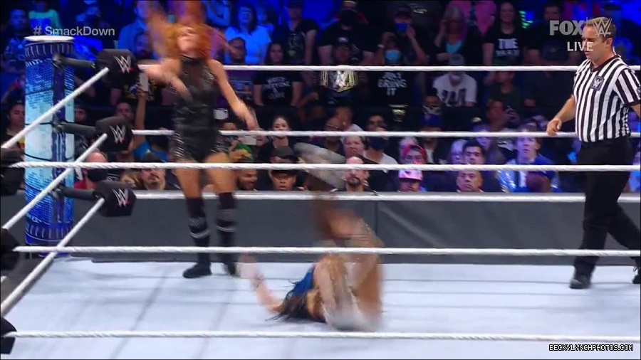 WWE_Supersized_SmackDown_2021_10_15_720p_HDTV_x264-NWCHD_mp4_005869274.jpg
