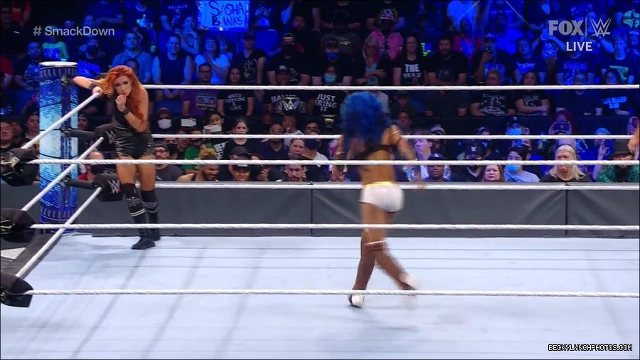 WWE_Supersized_SmackDown_2021_10_15_720p_HDTV_x264-NWCHD_mp4_005871676.jpg