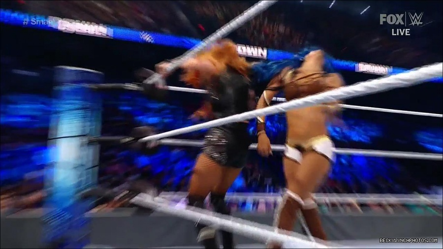 WWE_Supersized_SmackDown_2021_10_15_720p_HDTV_x264-NWCHD_mp4_005872877.jpg