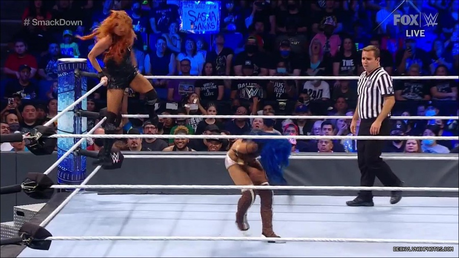 WWE_Supersized_SmackDown_2021_10_15_720p_HDTV_x264-NWCHD_mp4_005874679.jpg