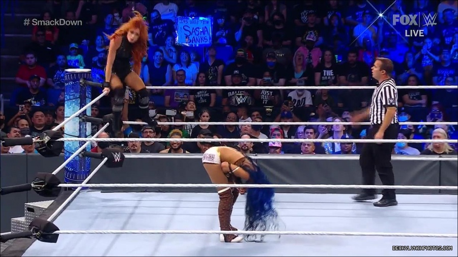 WWE_Supersized_SmackDown_2021_10_15_720p_HDTV_x264-NWCHD_mp4_005875280.jpg