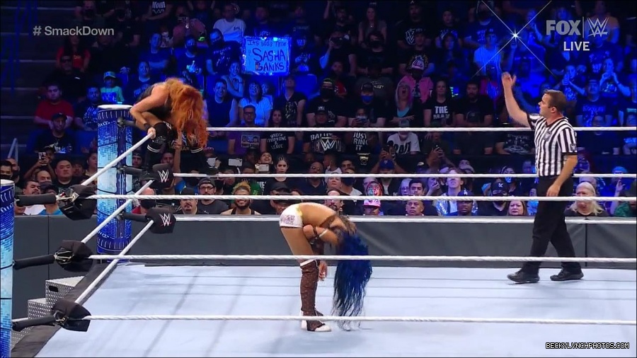 WWE_Supersized_SmackDown_2021_10_15_720p_HDTV_x264-NWCHD_mp4_005875880.jpg
