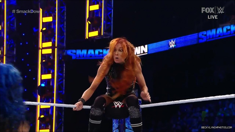 WWE_Supersized_SmackDown_2021_10_15_720p_HDTV_x264-NWCHD_mp4_005877082.jpg