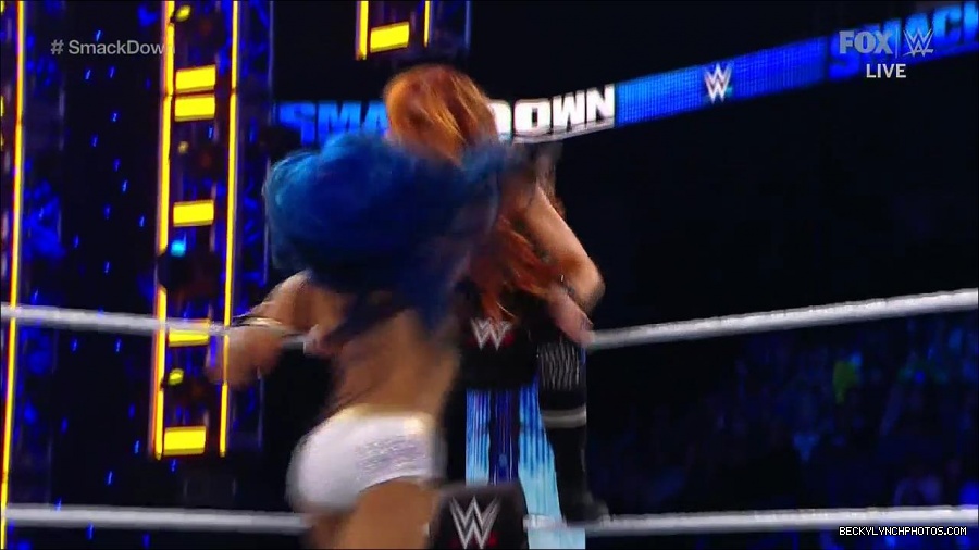 WWE_Supersized_SmackDown_2021_10_15_720p_HDTV_x264-NWCHD_mp4_005877682.jpg