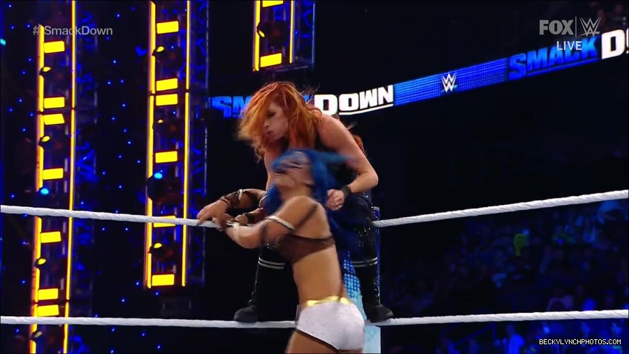 WWE_Supersized_SmackDown_2021_10_15_720p_HDTV_x264-NWCHD_mp4_005878283.jpg