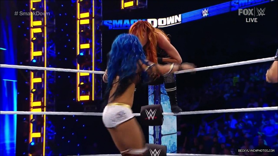 WWE_Supersized_SmackDown_2021_10_15_720p_HDTV_x264-NWCHD_mp4_005879484.jpg