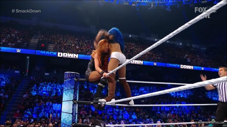 WWE_Supersized_SmackDown_2021_10_15_720p_HDTV_x264-NWCHD_mp4_005881286.jpg